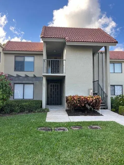 Picture of 5600 Fairway Park Drive 103, Boynton Beach, FL 33437