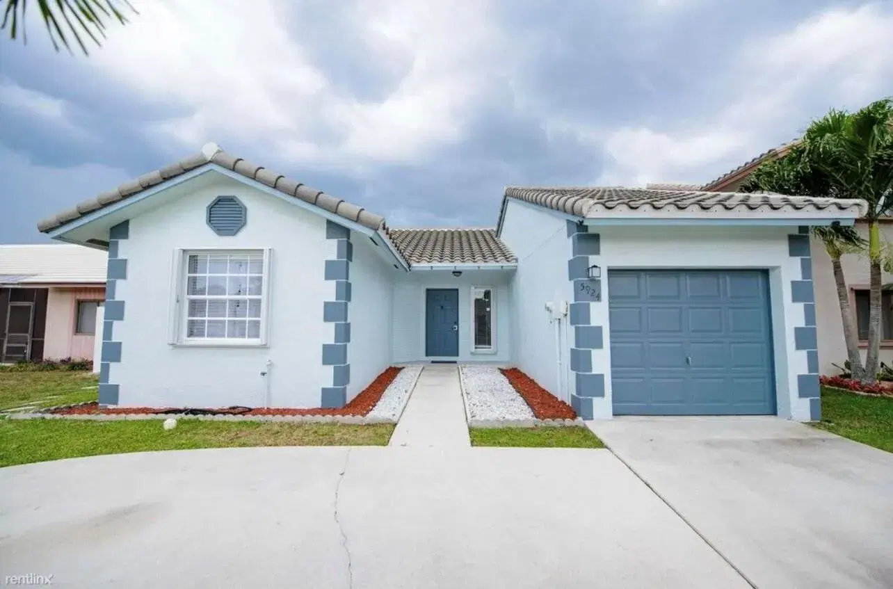 Picture of 5924 Strawberry Lakes Circle, Lake Worth, FL 33463