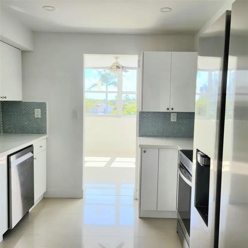 Picture of 16546 NE 26Th Ave 4H, North Miami Beach, FL 33160