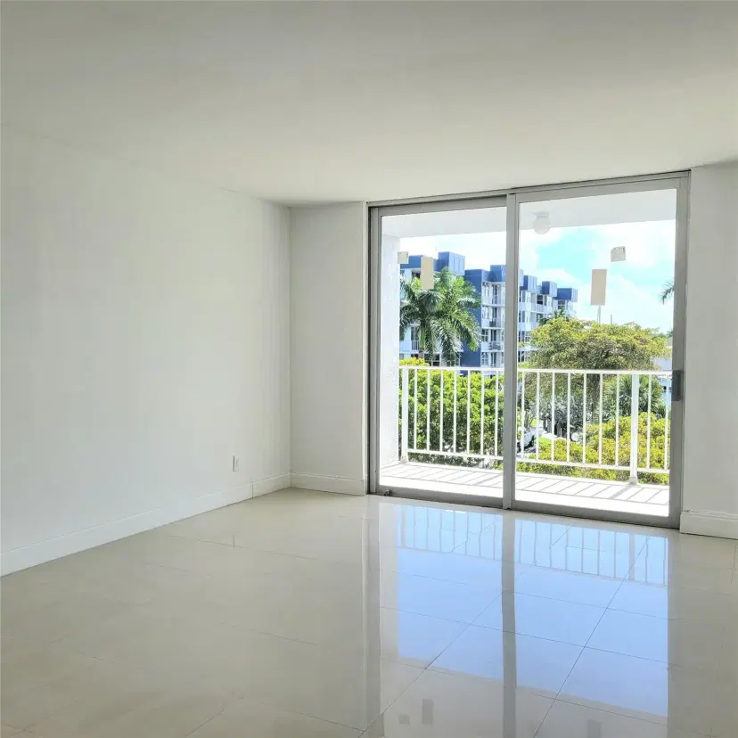 Picture of 16546 NE 26Th Ave 4H, North Miami Beach, FL 33160