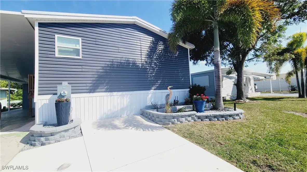 Picture of 352 Shoreland Dr, Fort Myers, FL 33905