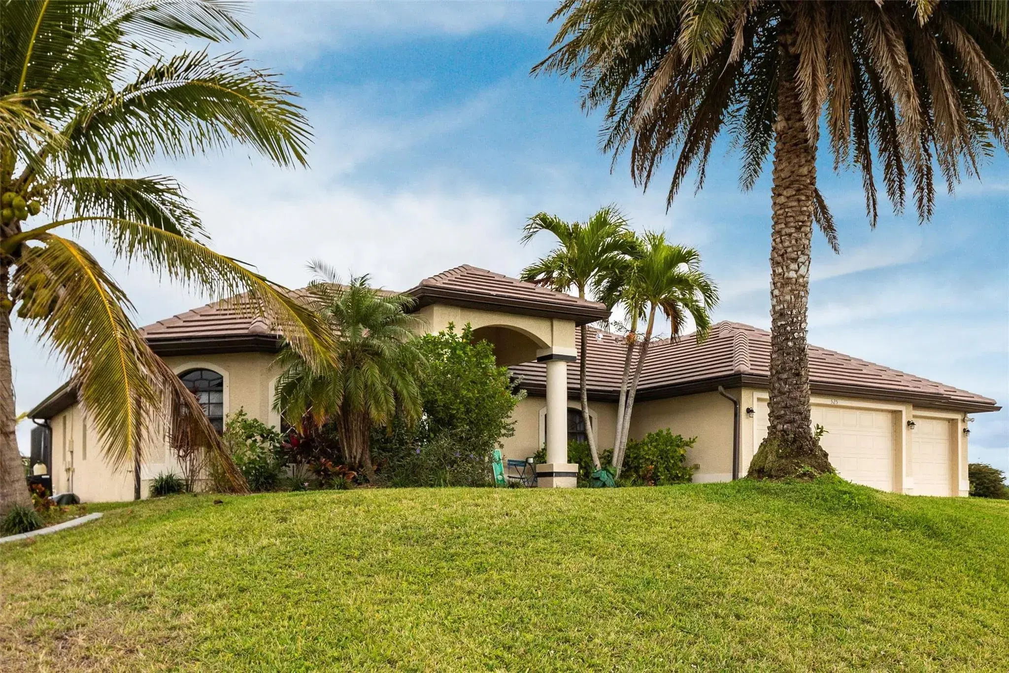 Picture of 525 NW 8Th Ter, Cape Coral, FL 33993