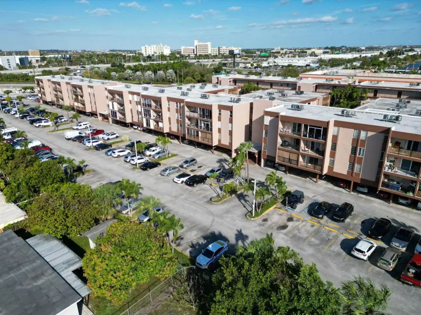 Picture of 1900 W 68Th St I201, Hialeah FL 33014