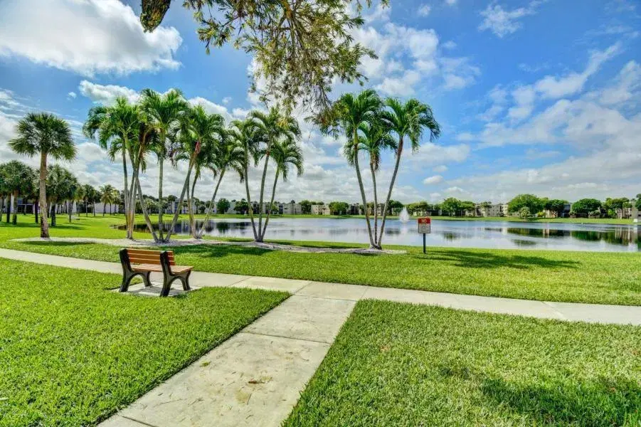 Picture of 5220 Las Verdes Circle 219, Delray Beach, FL 33484