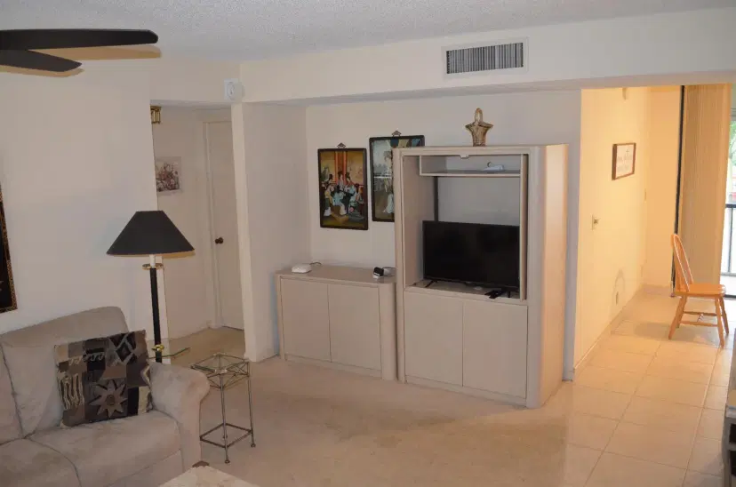 Picture of 5220 Las Verdes Circle 219, Delray Beach FL 33484