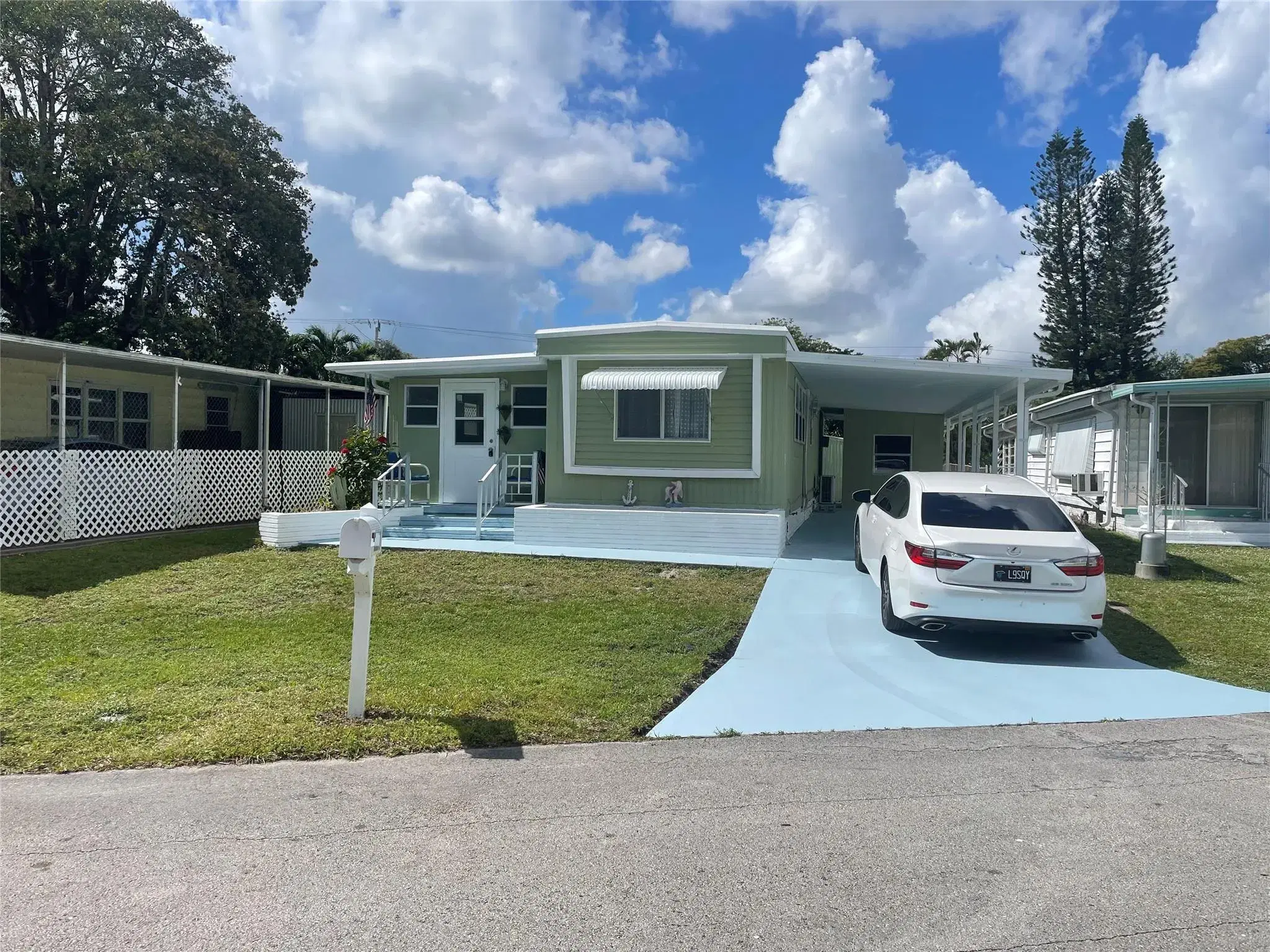 Picture of 2261 SW 87Th Ter, Davie, FL 33324