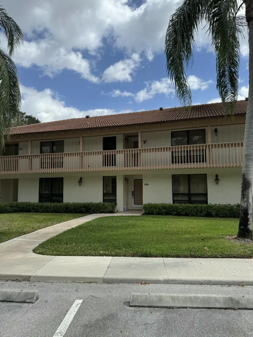 Picture of 145 Brackenwood Road, Palm Beach Gardens FL 33418