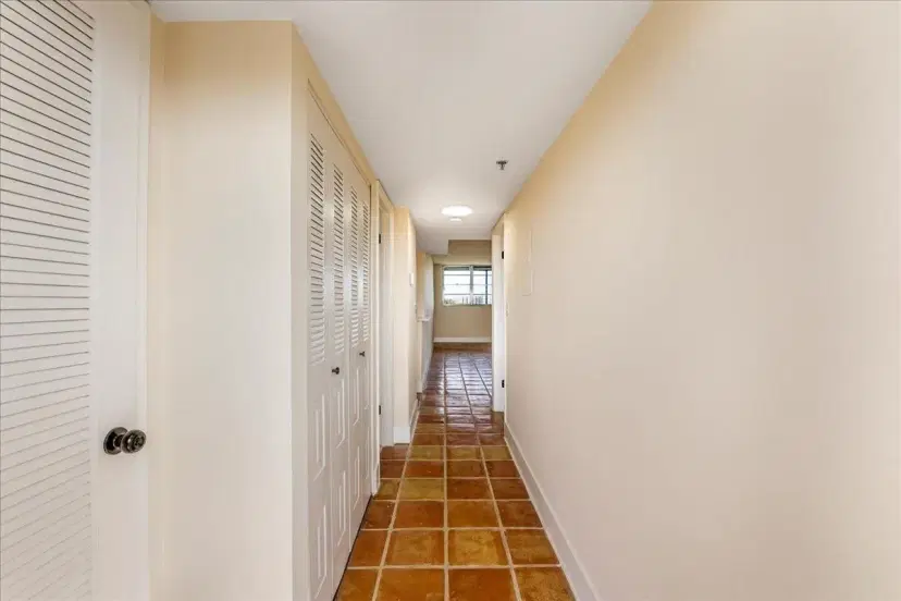 Picture of 3300 W Rolling Hills Cir 608, Davie FL 33328