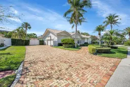 Picture of 8 Oneida Ln, Sea Ranch Lakes, FL 33308