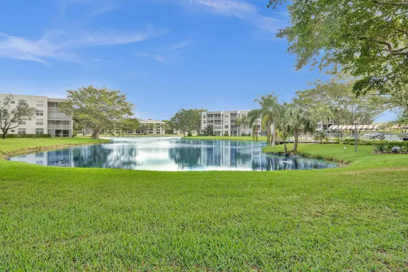 Picture of 9340 Lagoon Pl 209, Davie FL 33324