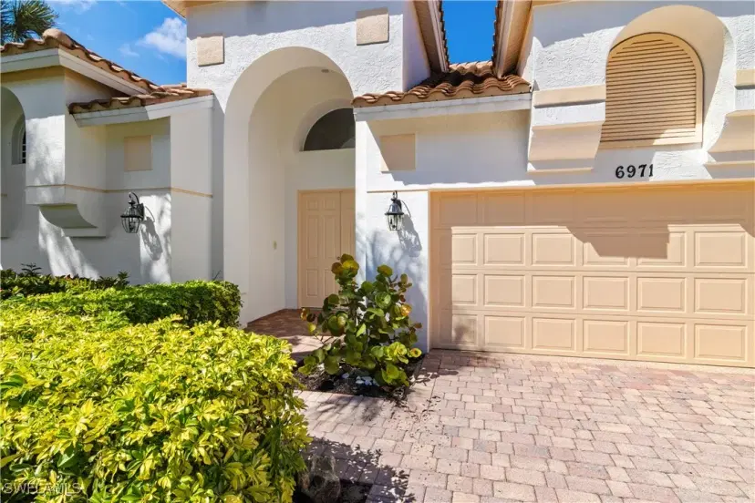 Picture of 6971 Mauna Loa Ln, Naples FL 34113