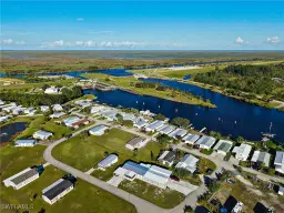 Picture of 922 Yacht Club Way Nw, Moore Haven, FL 33471