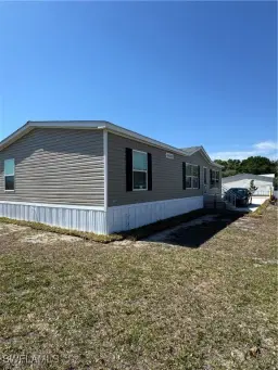 Picture of 922 Yacht Club Way Nw, Moore Haven, FL 33471