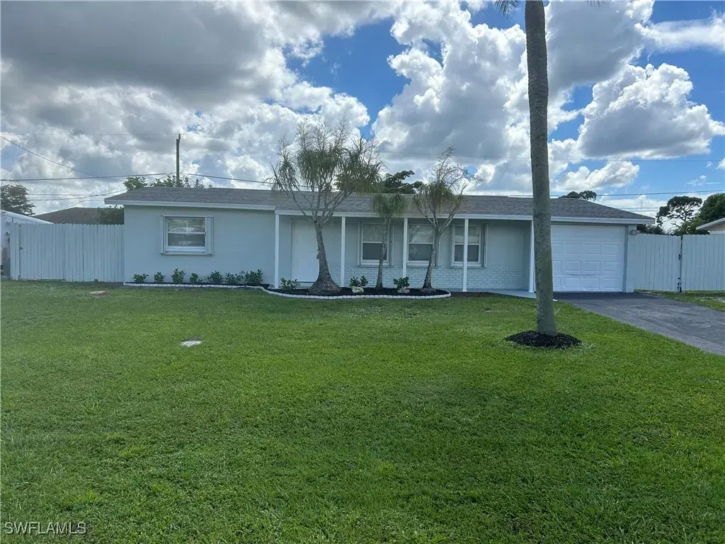 Picture of 18194 Iris Rd, Fort Myers, FL 33967