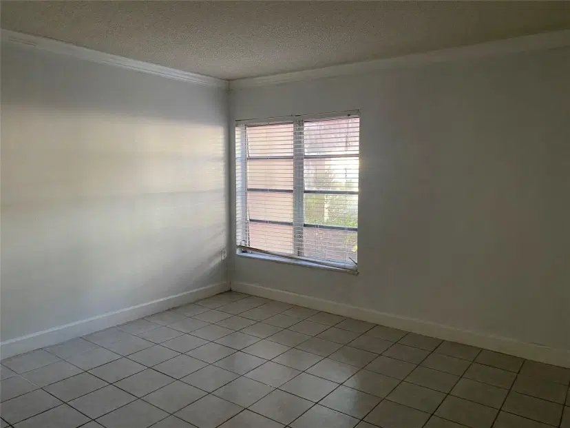 Picture of 4160 Inverrary Dr 105, Lauderhill FL 33319