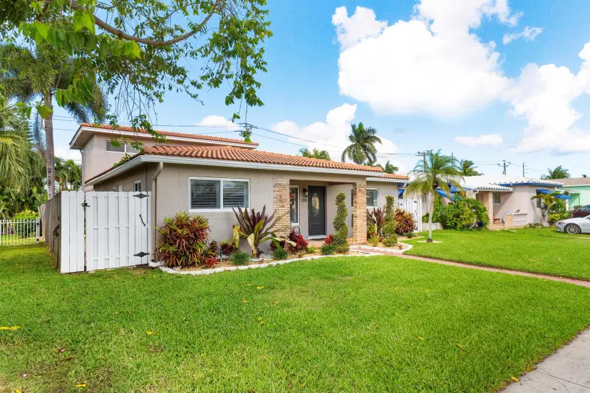 Picture of 209 SE 3Rd Terrace, Dania Beach FL 33004