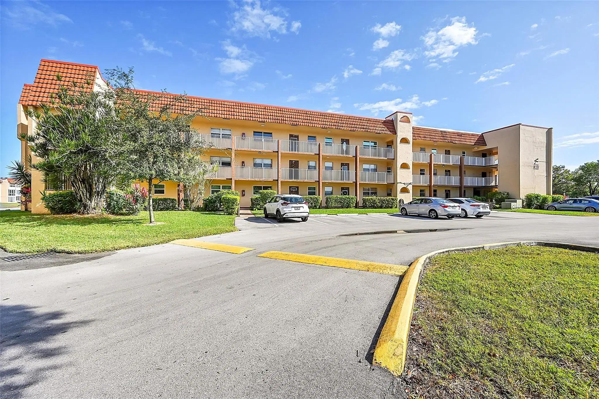 Picture of 2811 N Pine Island Rd 111, Sunrise, FL 33322