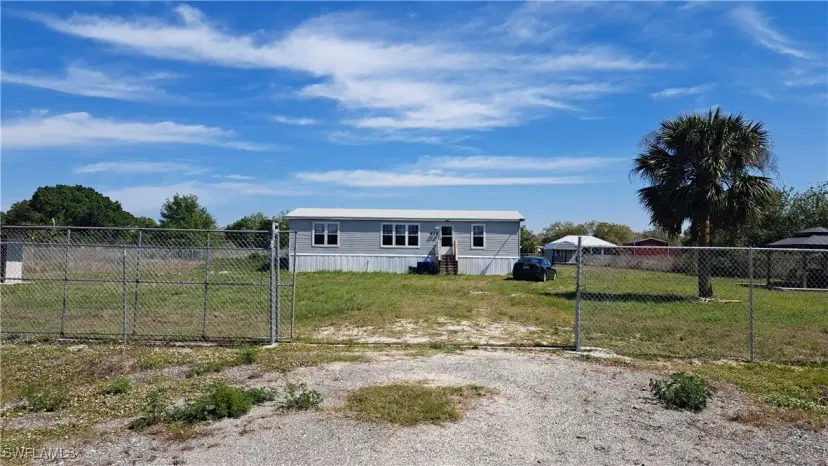 Picture of 835 N Arboleda St, Clewiston, FL 33440