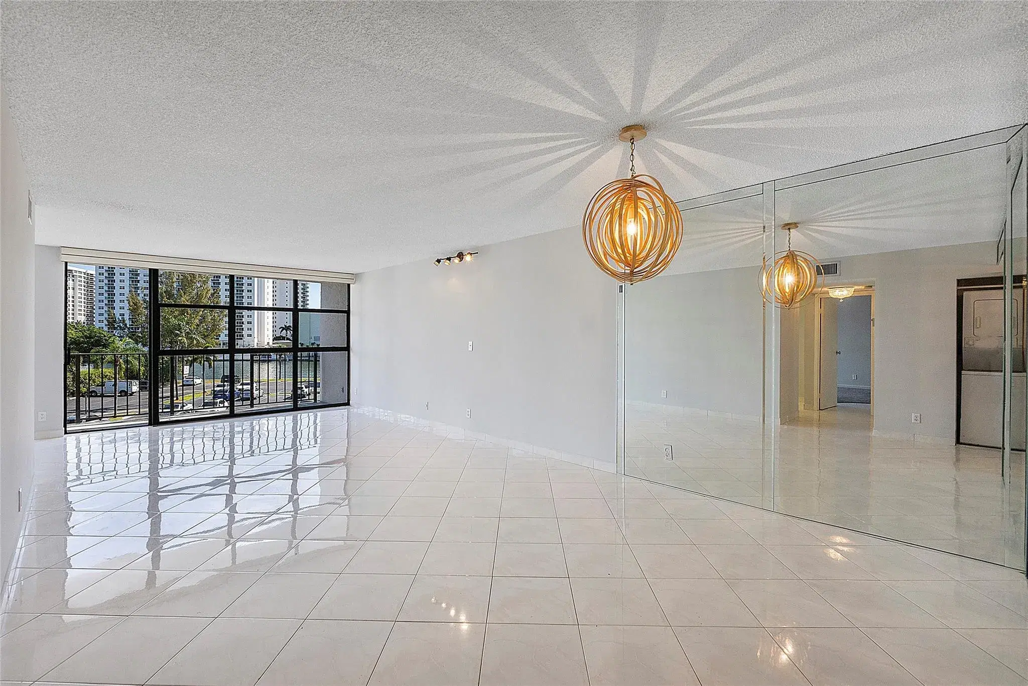 Picture of 600 Parkview Dr 308, Hallandale Beach, FL 33009