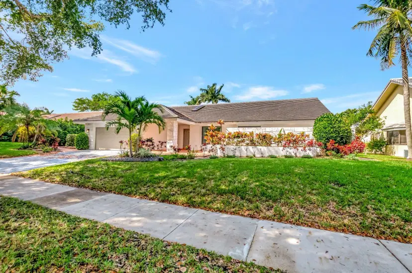 Picture of 355 Deer Creek Woodlake Lane, Deerfield Beach FL 33442