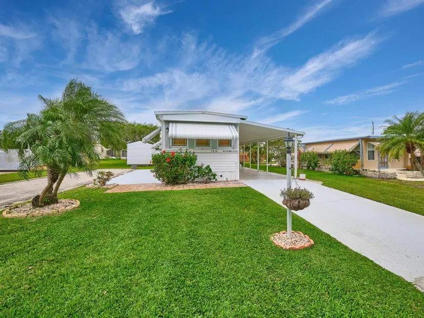 Picture of 7816 SE Wren Avenue, Hobe Sound FL 33455