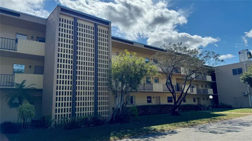 Picture of 300 Berkley Rd 103, Hollywood FL 33024