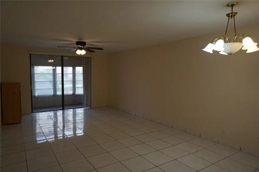 Picture of 2841 Somerset Dr 115, Lauderdale Lakes FL 33311