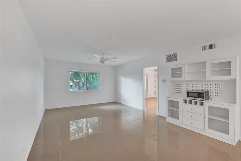 Picture of 140 NE 19Th Ct 214E, Wilton Manors FL 33305