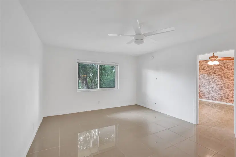 Picture of 140 NE 19Th Ct 214E, Wilton Manors FL 33305