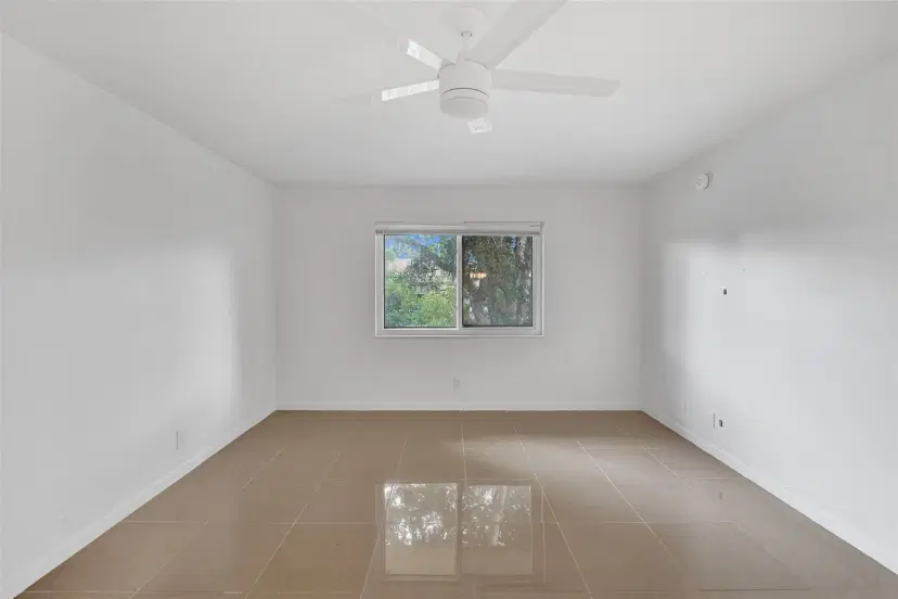 Picture of 140 NE 19Th Ct 214E, Wilton Manors FL 33305