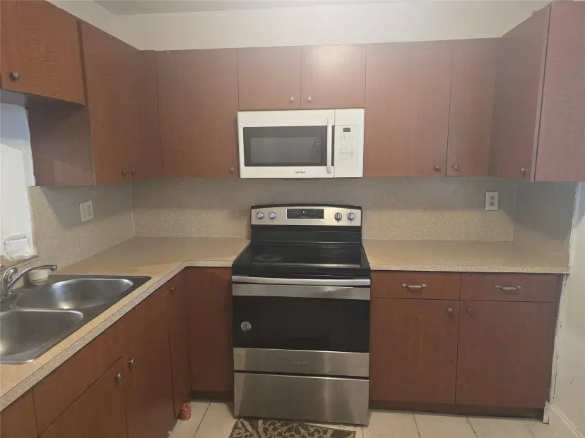 Picture of 2800 Somerset Dr 203J, Lauderdale Lakes FL 33311