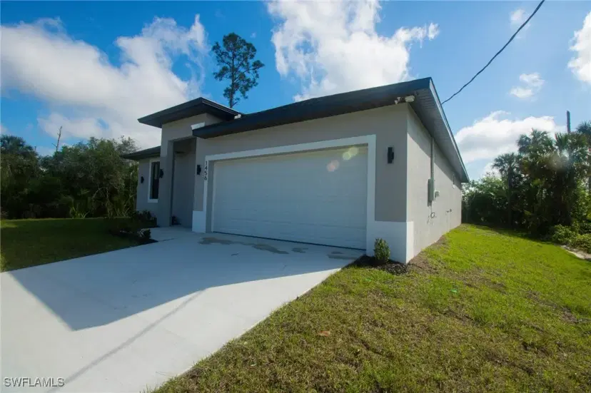 Picture of 1456 Rugby Ln, Labelle FL 33935