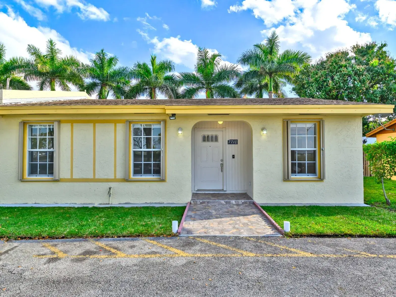 Picture of 7710 Pembroke Rd 7710, Miramar, FL 33023