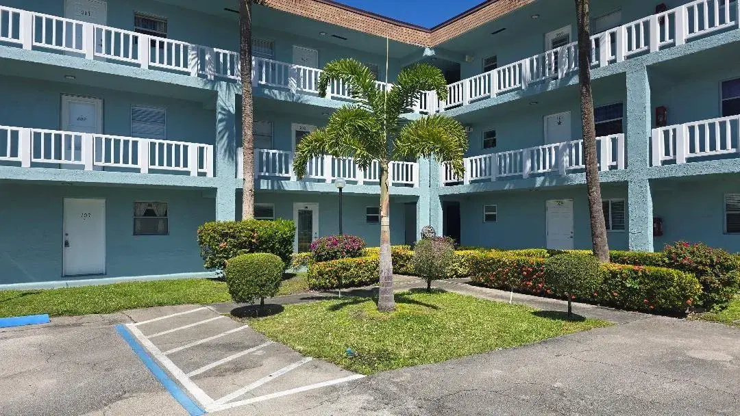 Picture of 606 SW Natura Blvd 208, Deerfield Beach, FL 33441