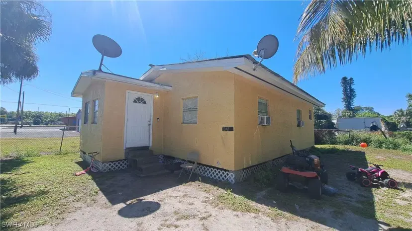 Picture of 1043 Lee St, Moore Haven FL 33471