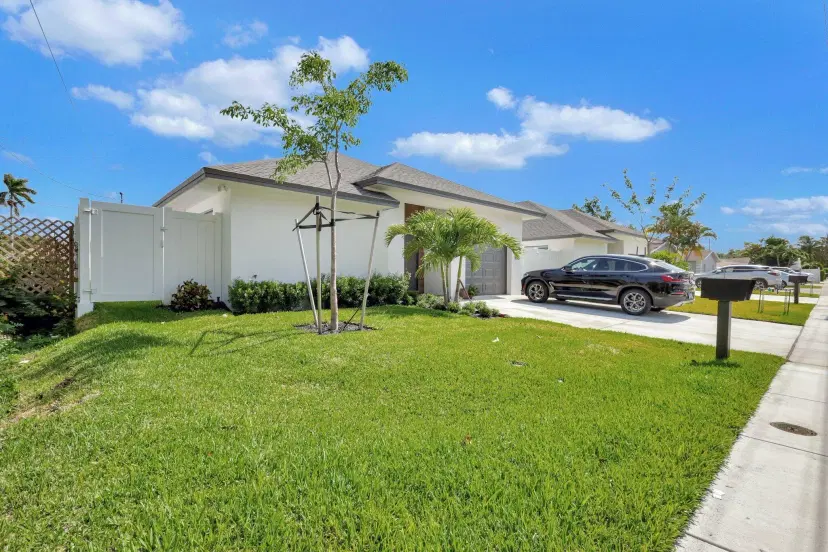 Picture of 1041 W Lakewood Road, West Palm Beach FL 33405