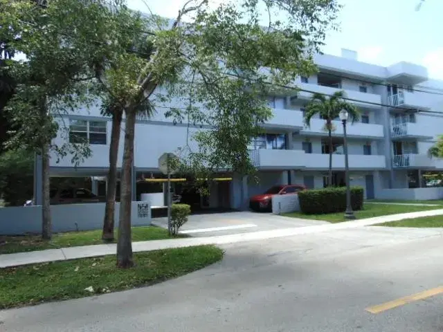 Picture of 16518 NE 26Th Ave 204, North Miami Beach FL 33160