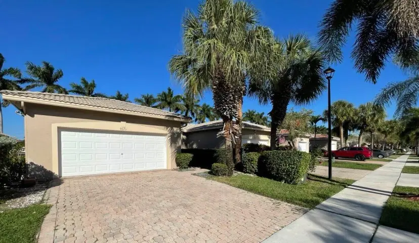 Picture of 9675 Crescent View Drive N, Boynton Beach, FL 33437