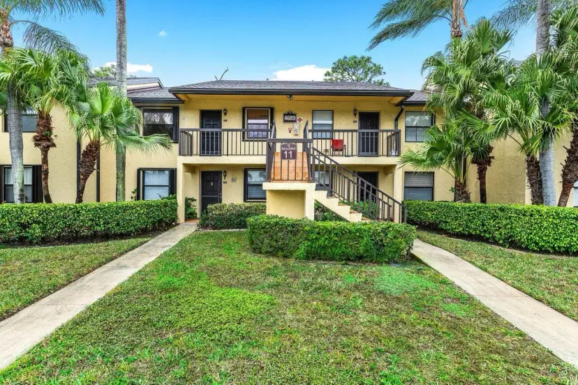 Picture of 4689 Lucerne Lakes Boulevard 203, Lake Worth, FL 33467