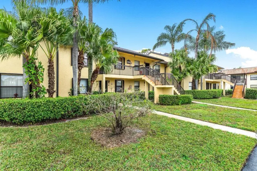 Picture of 4689 Lucerne Lakes Boulevard 203, Lake Worth, FL 33467