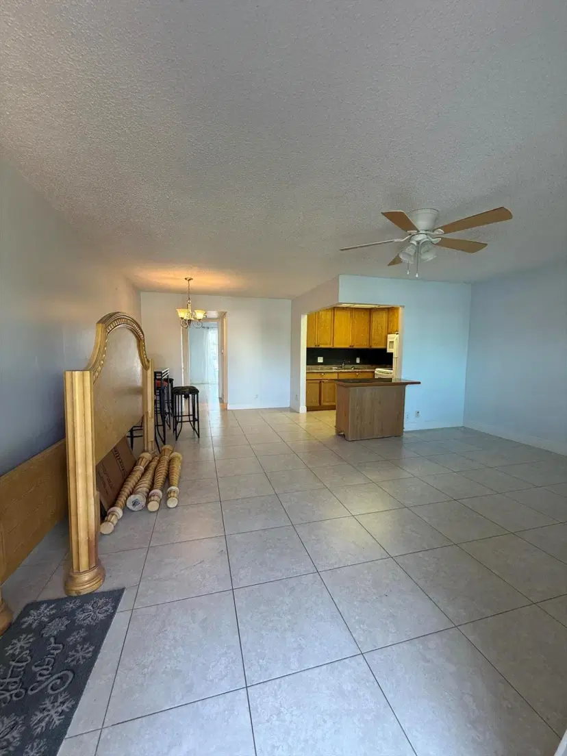 Picture of 111 Chatham E E, West Palm Beach, FL 33417