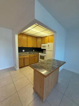 Picture of 111 Chatham E E, West Palm Beach, FL 33417