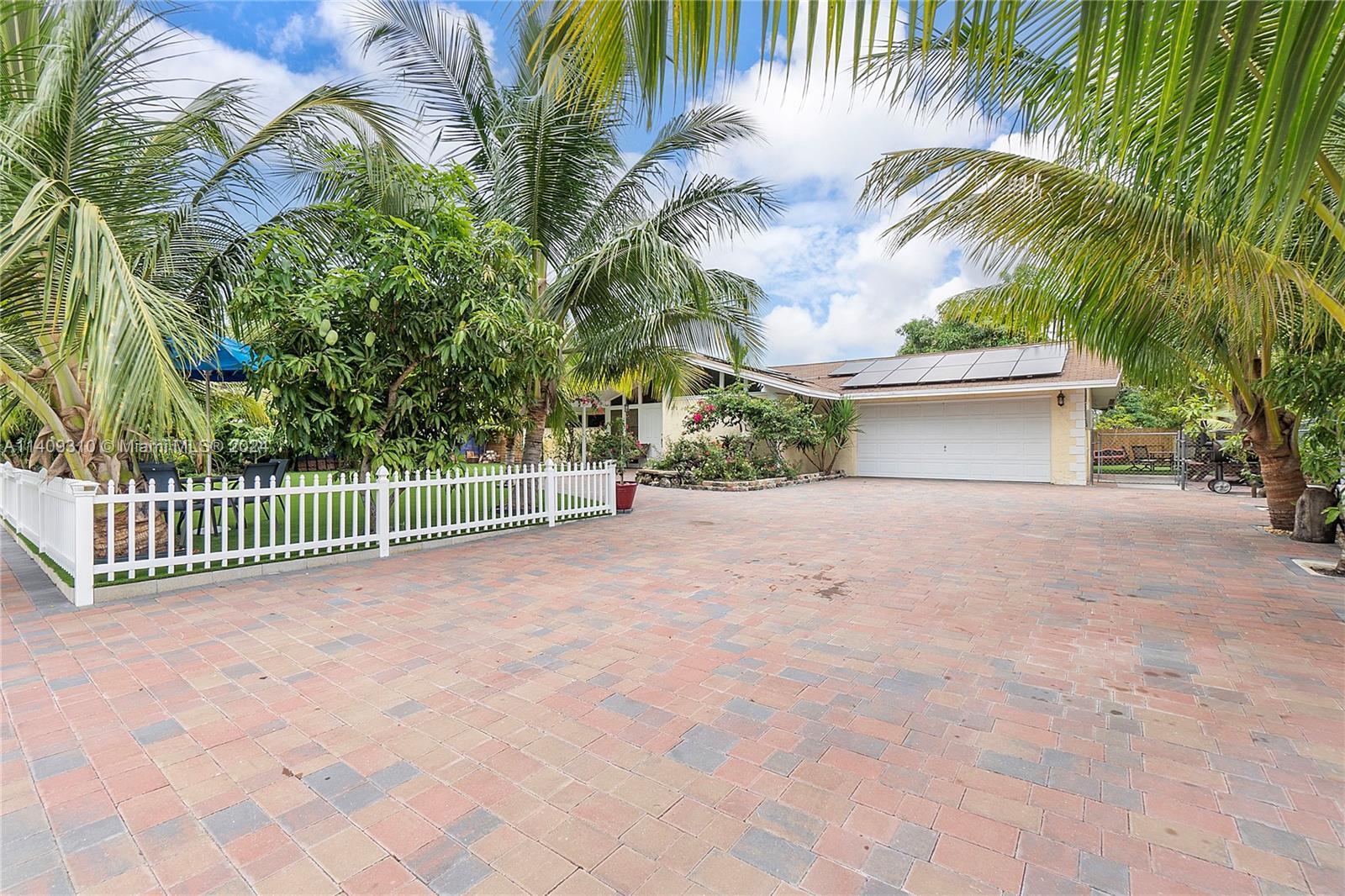 Picture of 371 Bishop Dr, Delray Beach, FL 33445