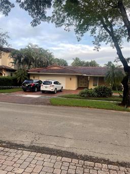 Picture of 16120 E Troon Cir, Miami Lakes, FL 33014