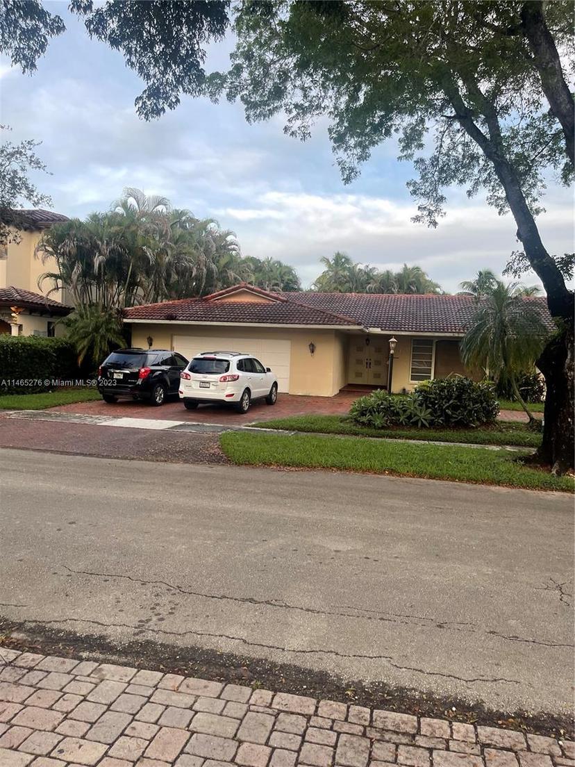 Picture of 16120 E Troon Cir, Miami Lakes FL 33014