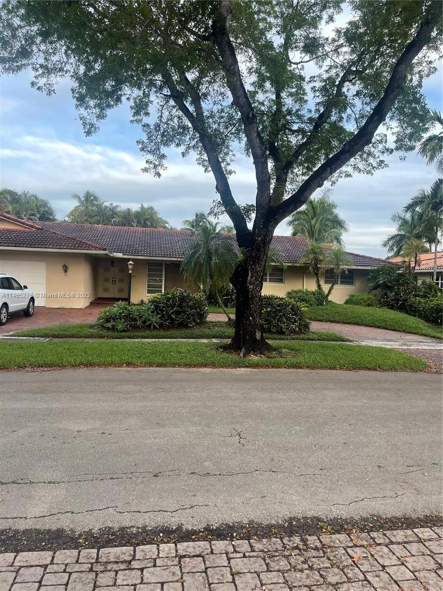 Picture of 16120 E Troon Cir, Miami Lakes, FL 33014