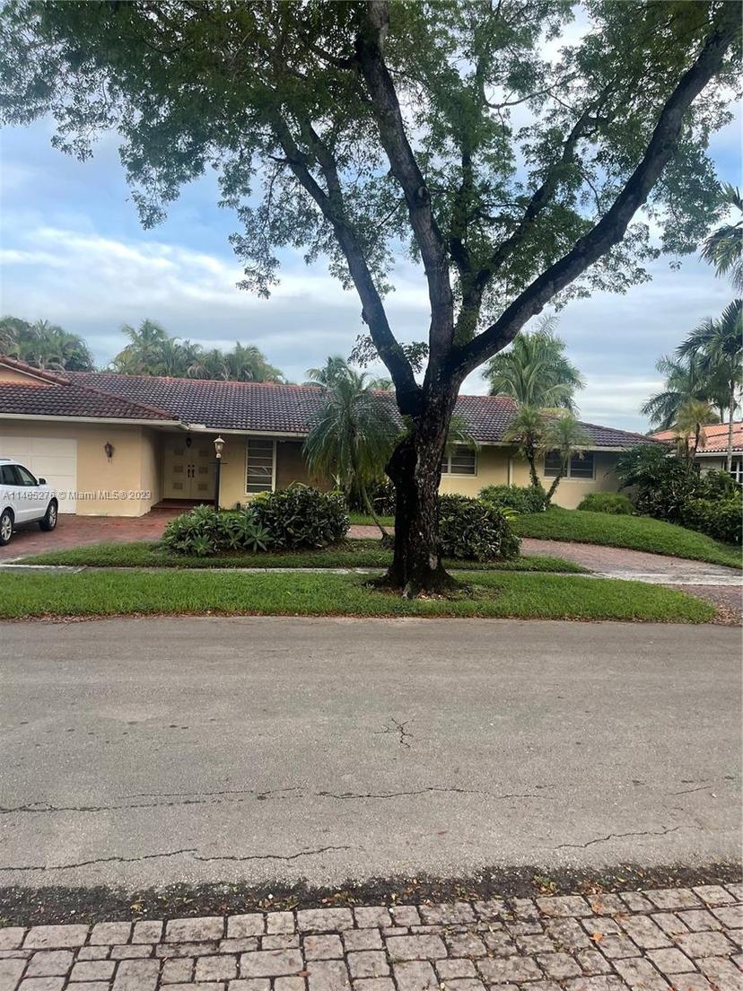 Picture of 16120 E Troon Cir, Miami Lakes FL 33014