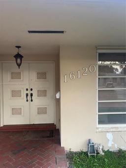 Picture of 16120 E Troon Cir, Miami Lakes, FL 33014