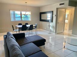 Picture of 5300 Washington St # W313, Hollywood, FL 33021