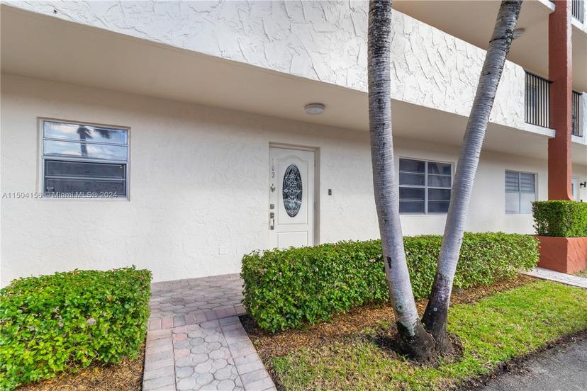 Picture of 281 S Hollybrook Dr # 103, Pembroke Pines FL 33025